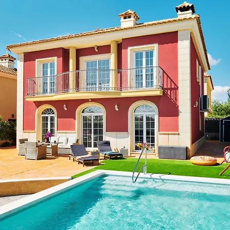 Butterfly - 4 Bedrooms With Pool & Private Playground