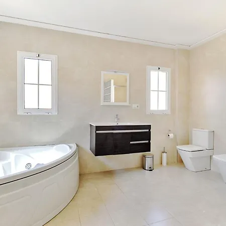 빌라 Butterfly - 4 Bedrooms With Pool & Private Playground *