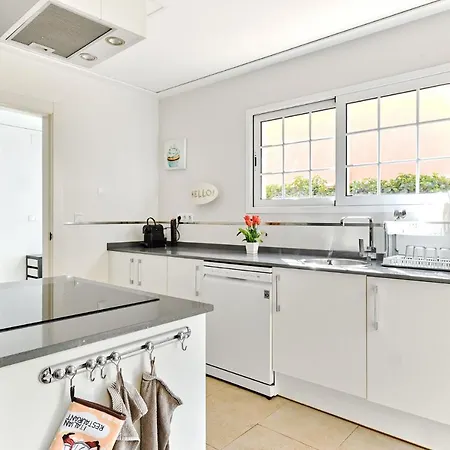Butterfly - 4 Bedrooms With Pool & Private Playground *