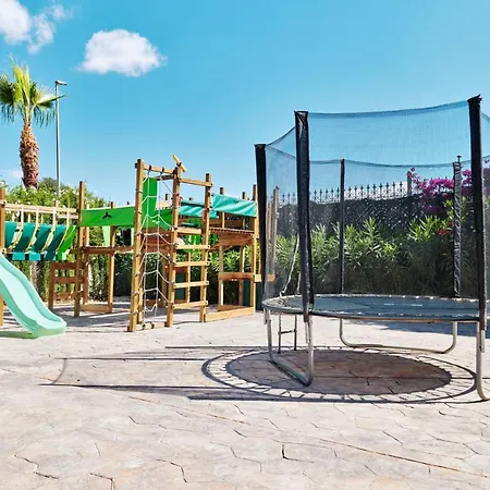 Villa Butterfly - 4 Bedrooms With Pool & Private Playground
